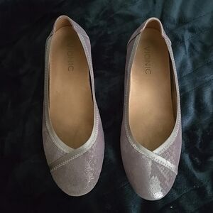 Vionic Caroll Ballet Flats Silver Leather Flats Shoes Women's Slip On Size 7